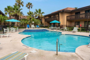 Pelicans Perch Charming 1BR Near Beach with Patio 160